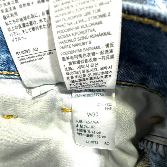 Levi's® Women's High-Rise Mom Jean Shorts Let It Be Fun Distressed Cutoff Sz 30 - Picture 7 of 7